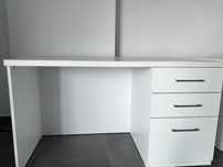 Birou alb cu 3 sertare -design modern și funcțional