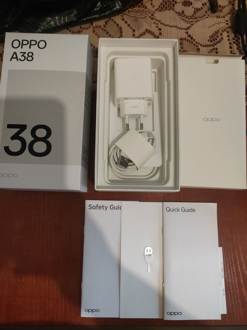 Срочно продам OPPO А38 золотистого цвета, состояния новое,.