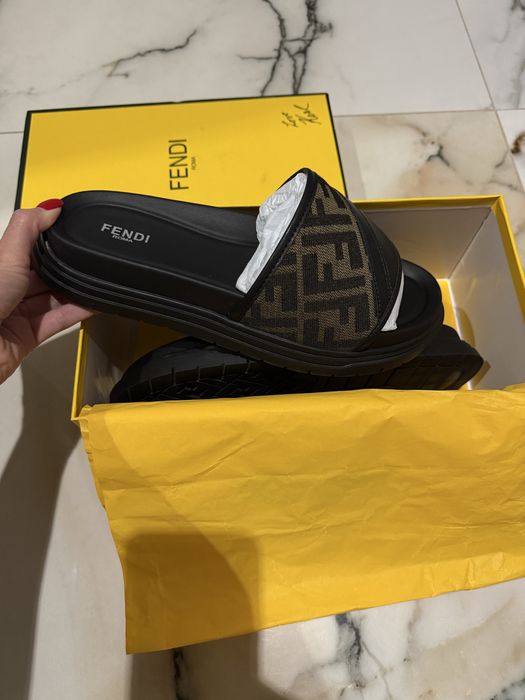 Мъжки чехли Fendi