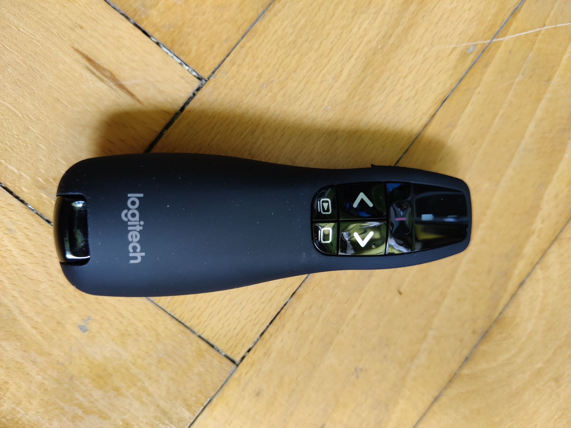 Лазерна показалка Logitech R400