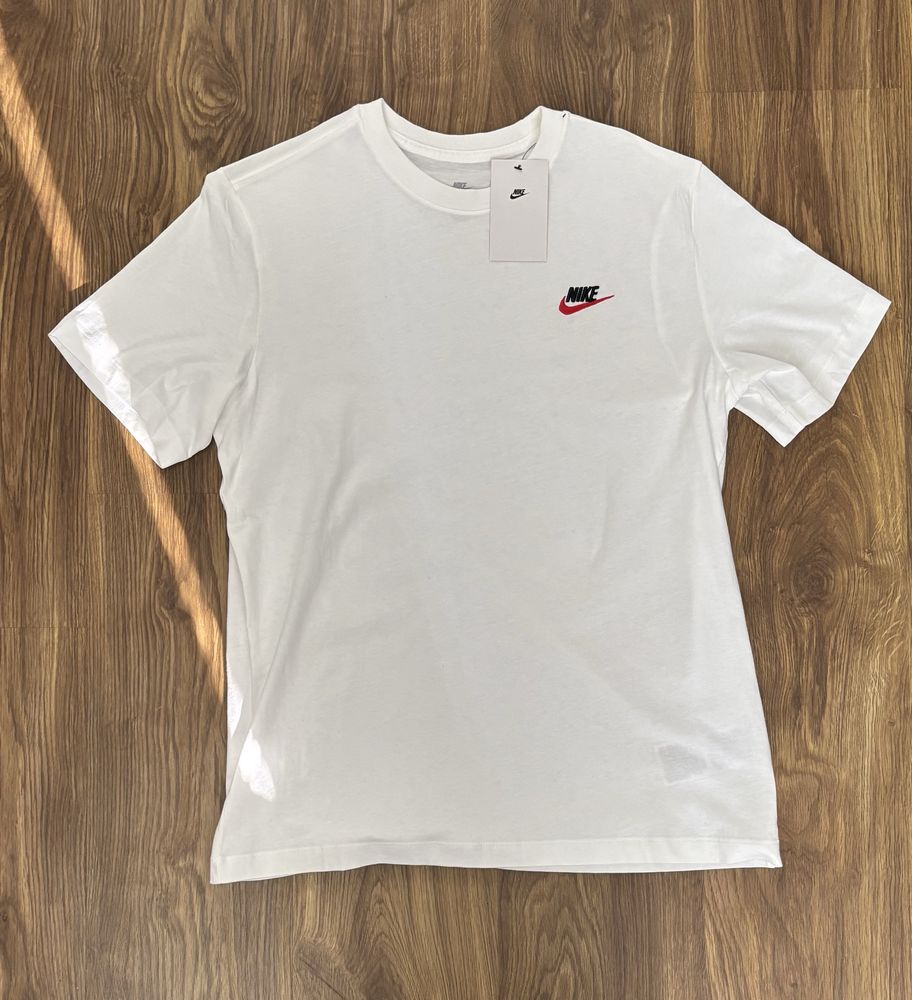 Бяла тениска на Nike