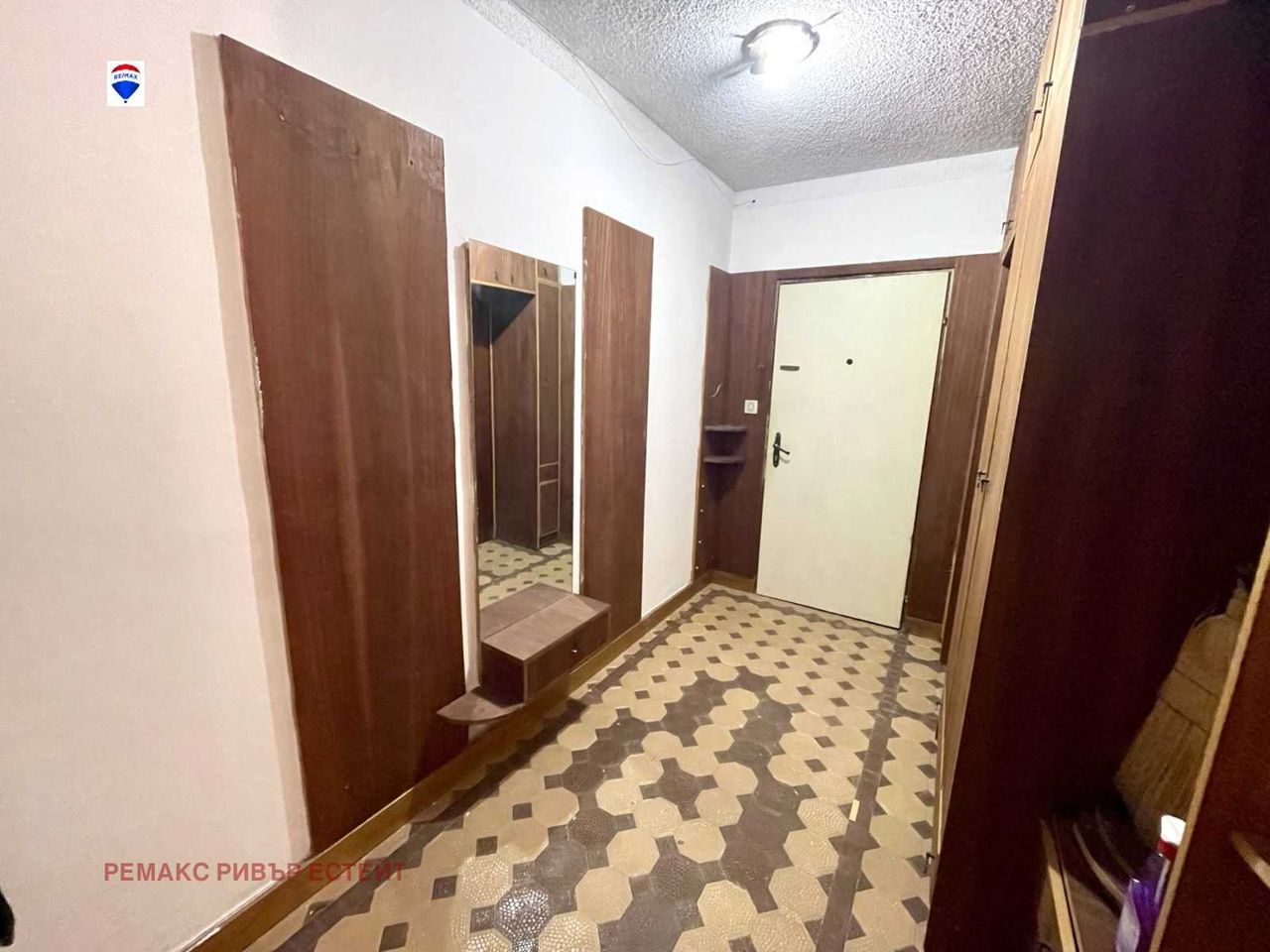 Дава се под наем Тристаен апартамент в Русе, Чародейка - Север - 104 кв.м за 255 € - Снимка #2