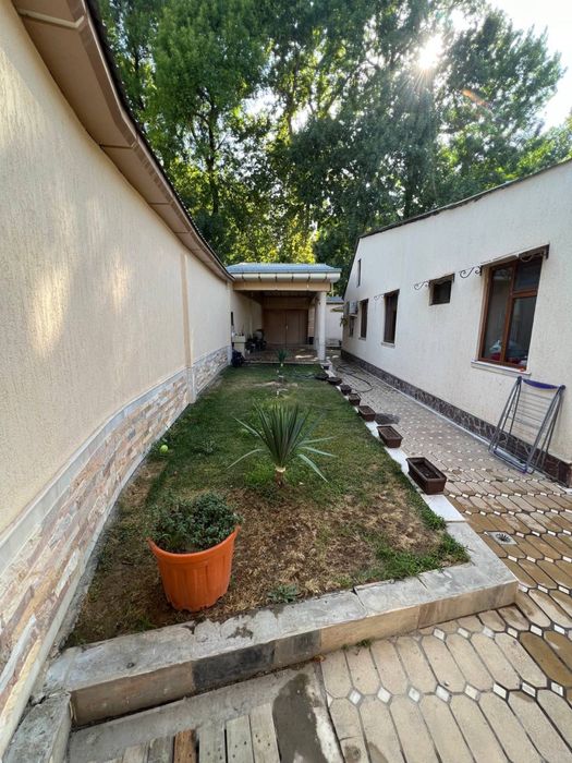 чилонзор 6 кв да коттедж сотилади.