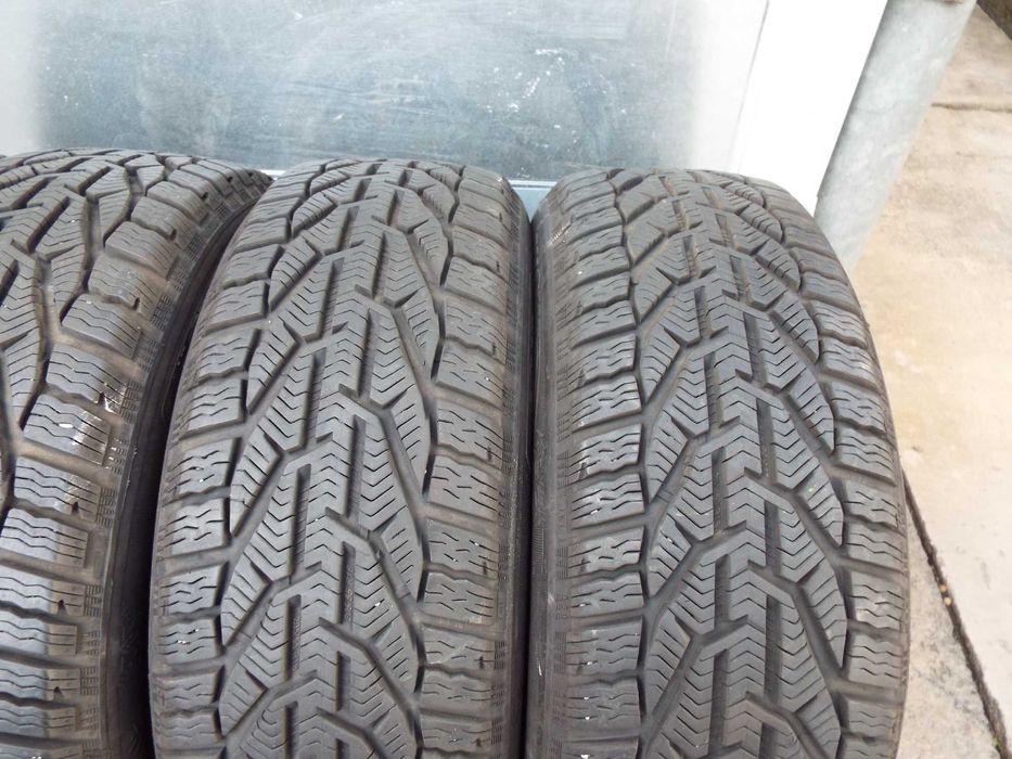 vand 4 anvelope de iarna 205/55/16 riken snow [aproape noi]pret 800lei