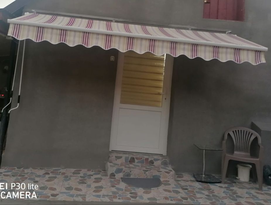 Marchiză retractabilă 3 m 50 pe doi jumate nouă