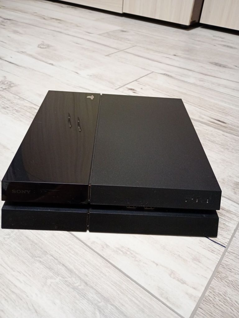 Ps 4 fat с игри и 1 джойстик