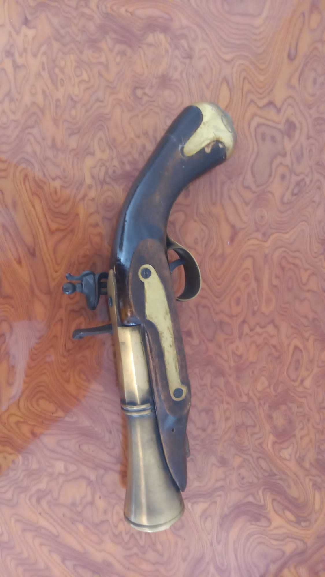 panoplie pistol decor