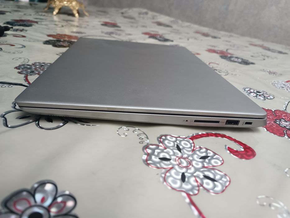 Ноутбук———LENOVO