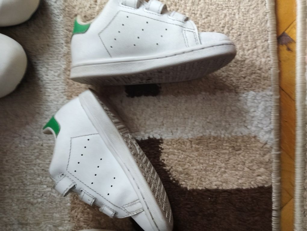 Маратонки и ботуши Adidas