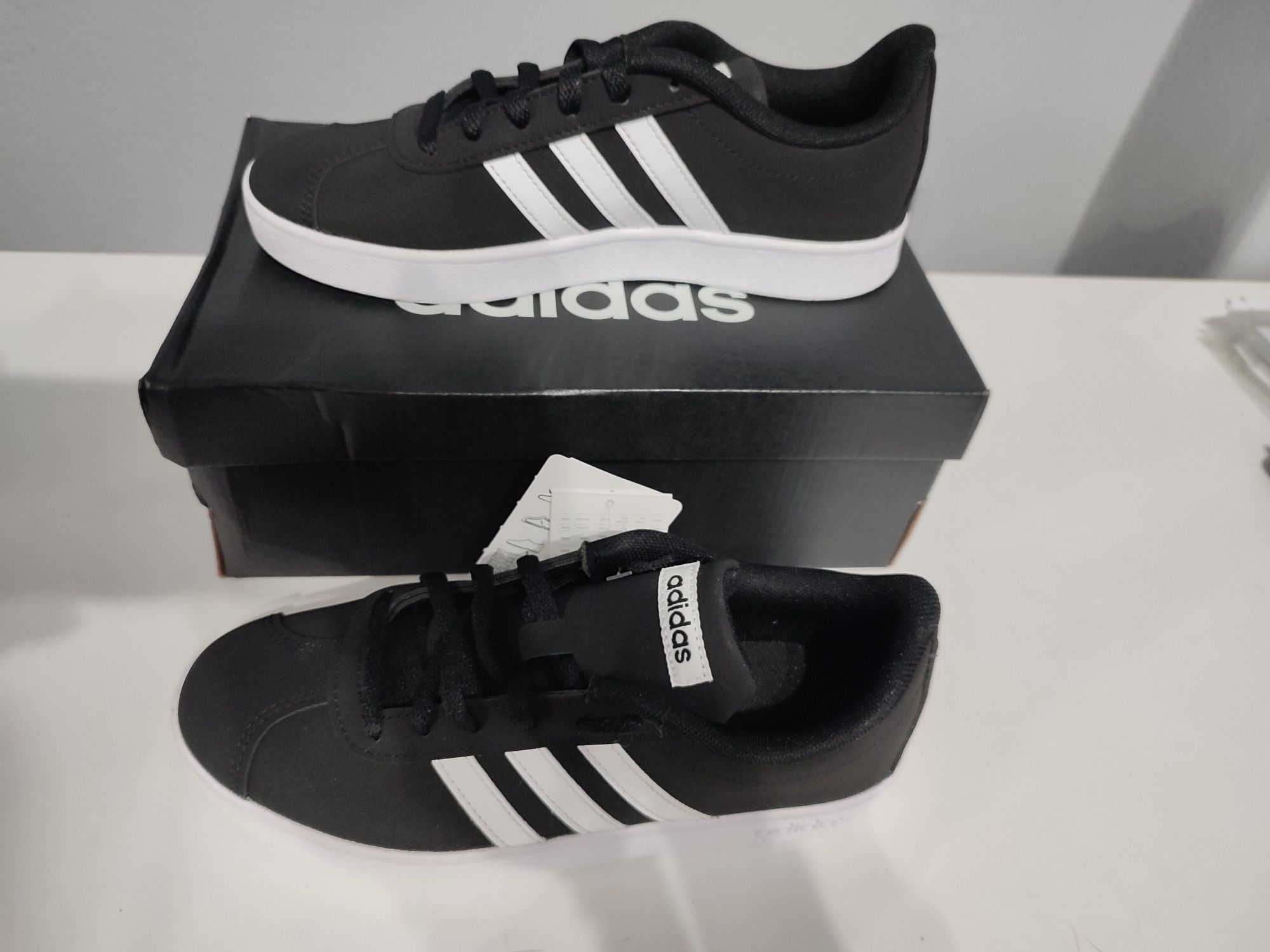 Adidasi originali  marimi30-40