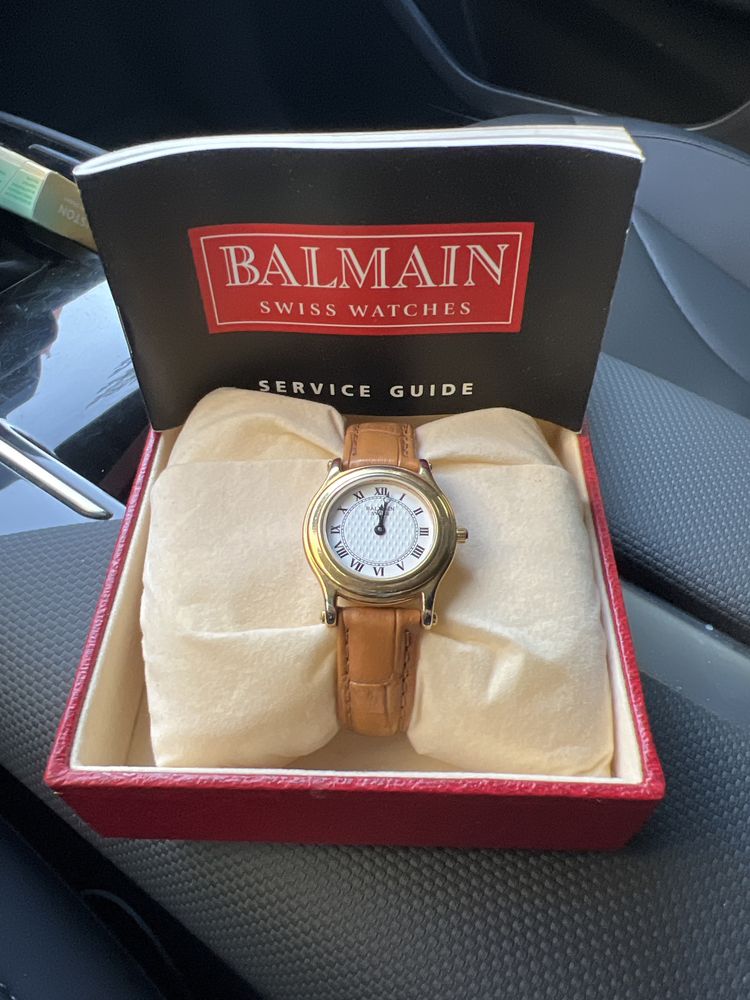 Часы Balmain.