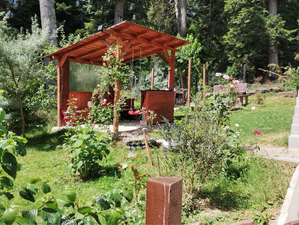 Apartament cu mansardă + 2 balcoane în vilă – gata de mutat