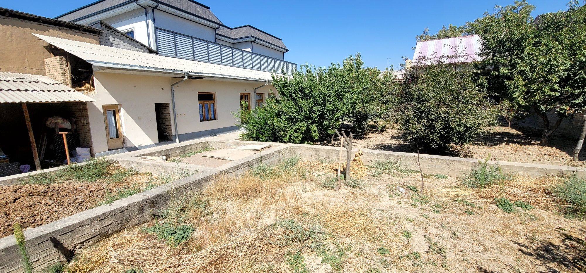 Katta Qani mahallasida 8 sotix hovli sotiladi