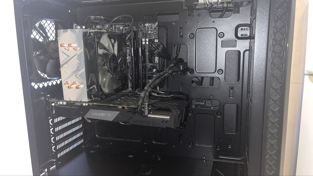 PC i5 9600K GTX 1660 OC 16GB RAM