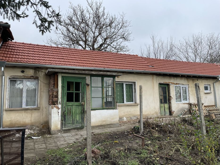Продавам къща на село