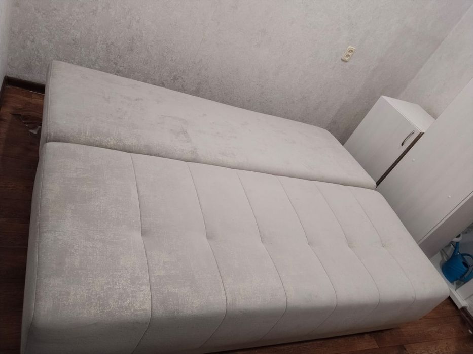 Продам диван в отличном состоянии на пружином блоке.  сто  тыс