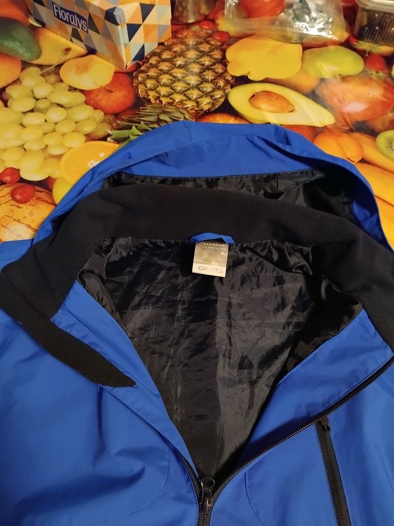 Продавам за есента и пролетта яке