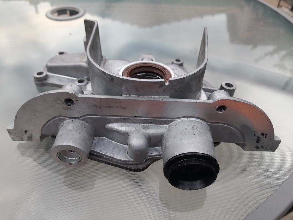 Vând pompa ulei opel insignia A 2.0 diesel