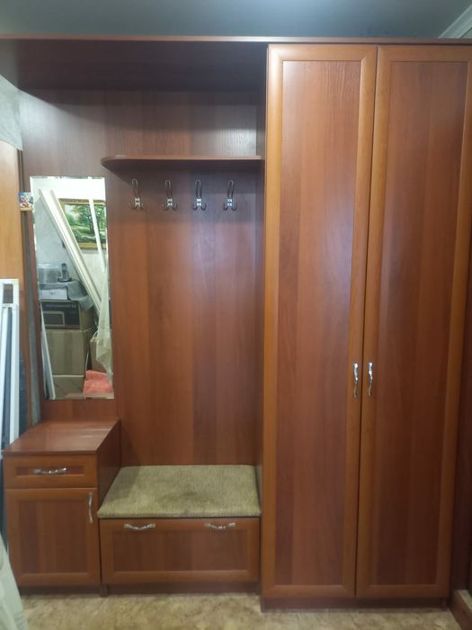 Продам шкаф в прихожую