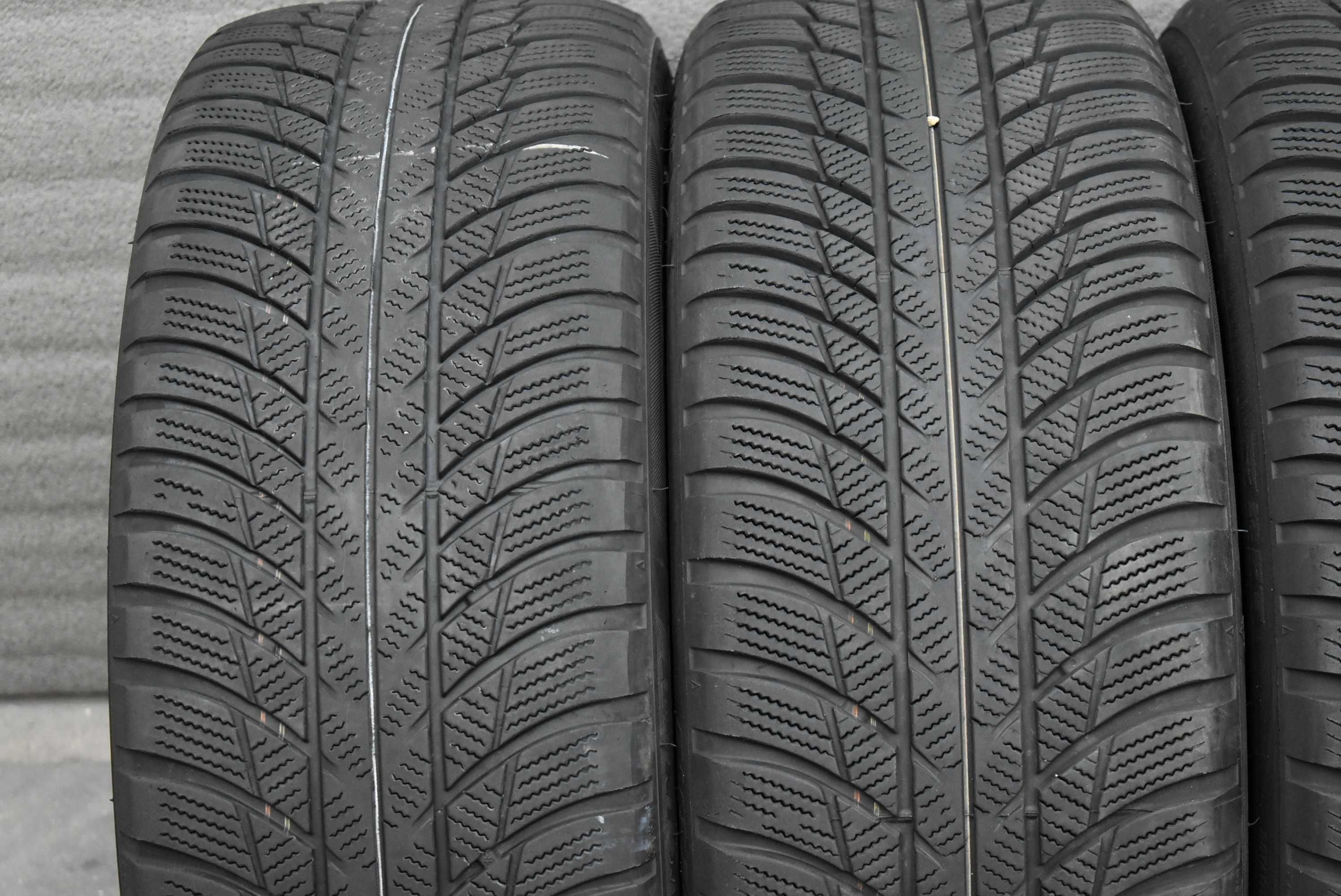 Зимни гуми 225/45/18 Bridgestone