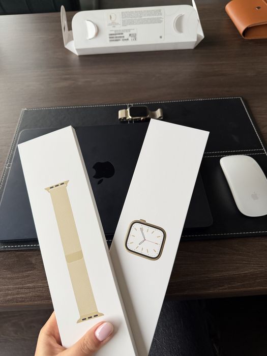 Apple Watch Series 7 – 41mm Stainless Steel Gold + Milanese Loop