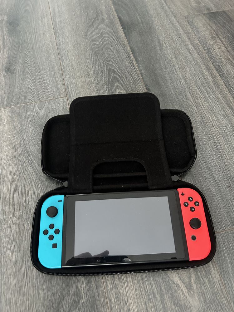 Nintendo switch cu husa + jocul Zelda