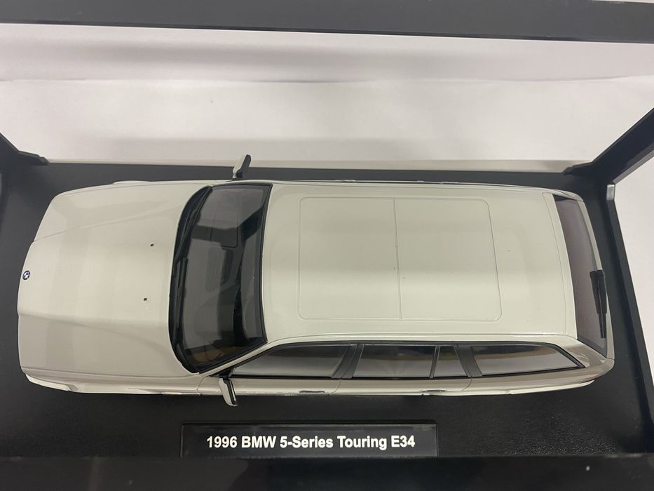 TRIPLE9 BMW 5-Series Touring E34 machetă auto scara 1:18 26 cm