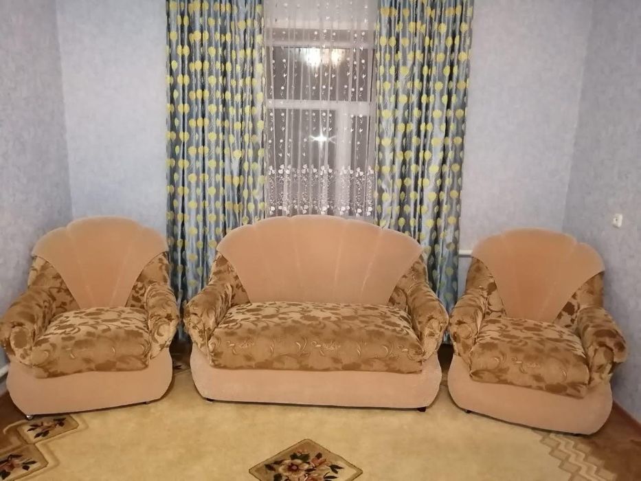 Продается мебель 4-ка диваны