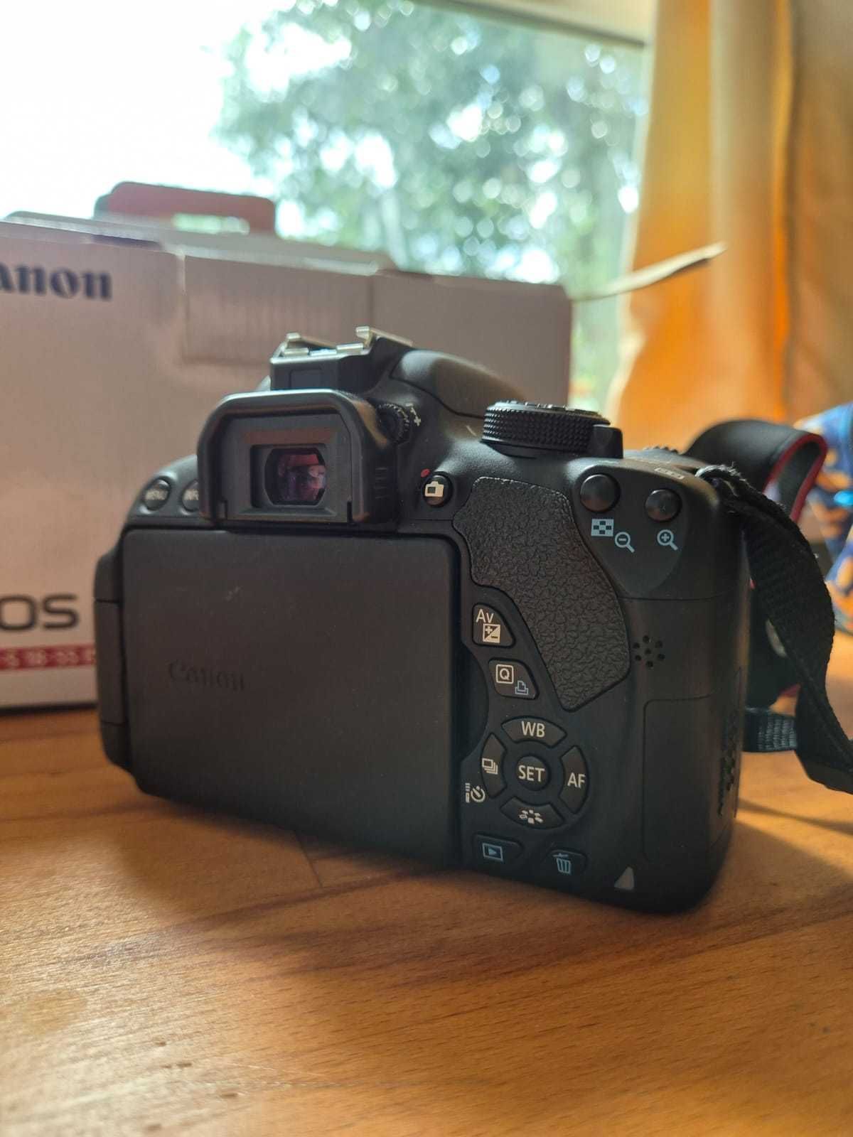 Canon 700D + 2 Obiective (18-55mm + 50mm f/1.8) Full Box