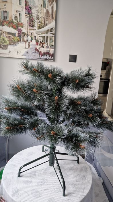 Изкуствена елха с големи иглички