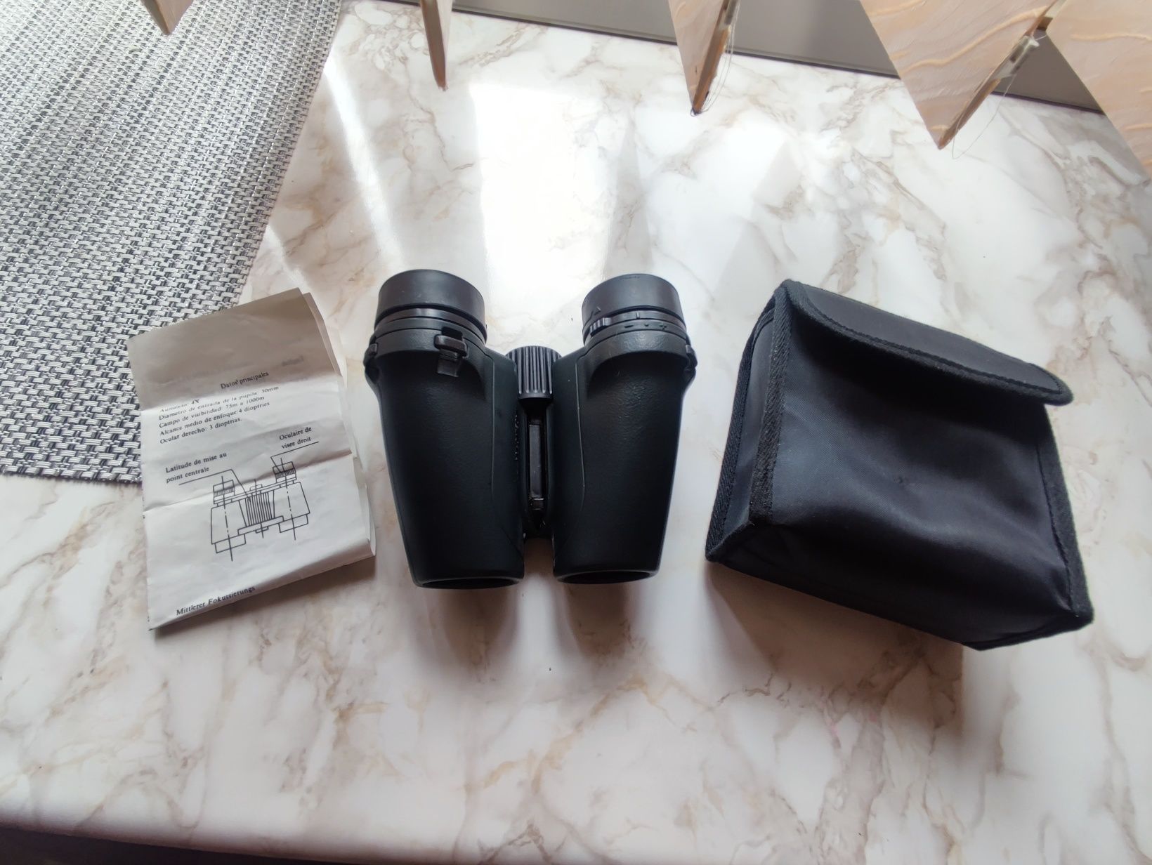 BINOCLU NIKON 
Detalii conținut