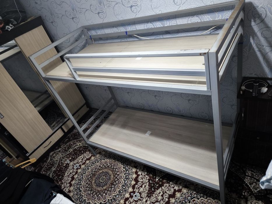 2 дона Металлические Двухъярусная кроватлар сотилади