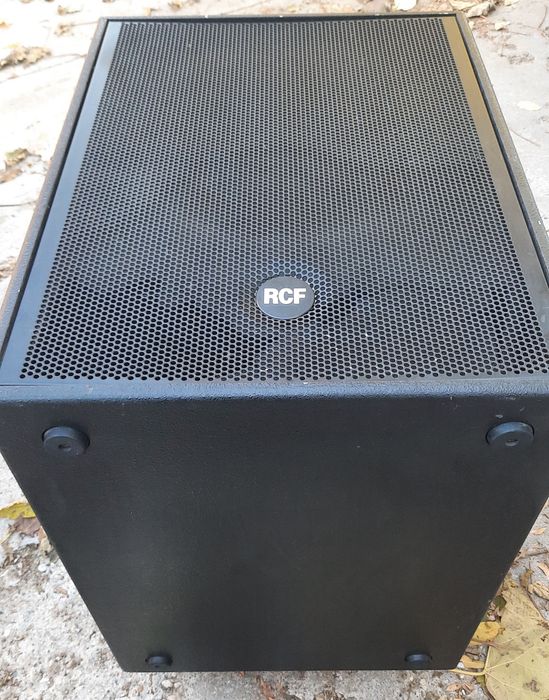 Продавам 2 басаRcf 8003 4PRO