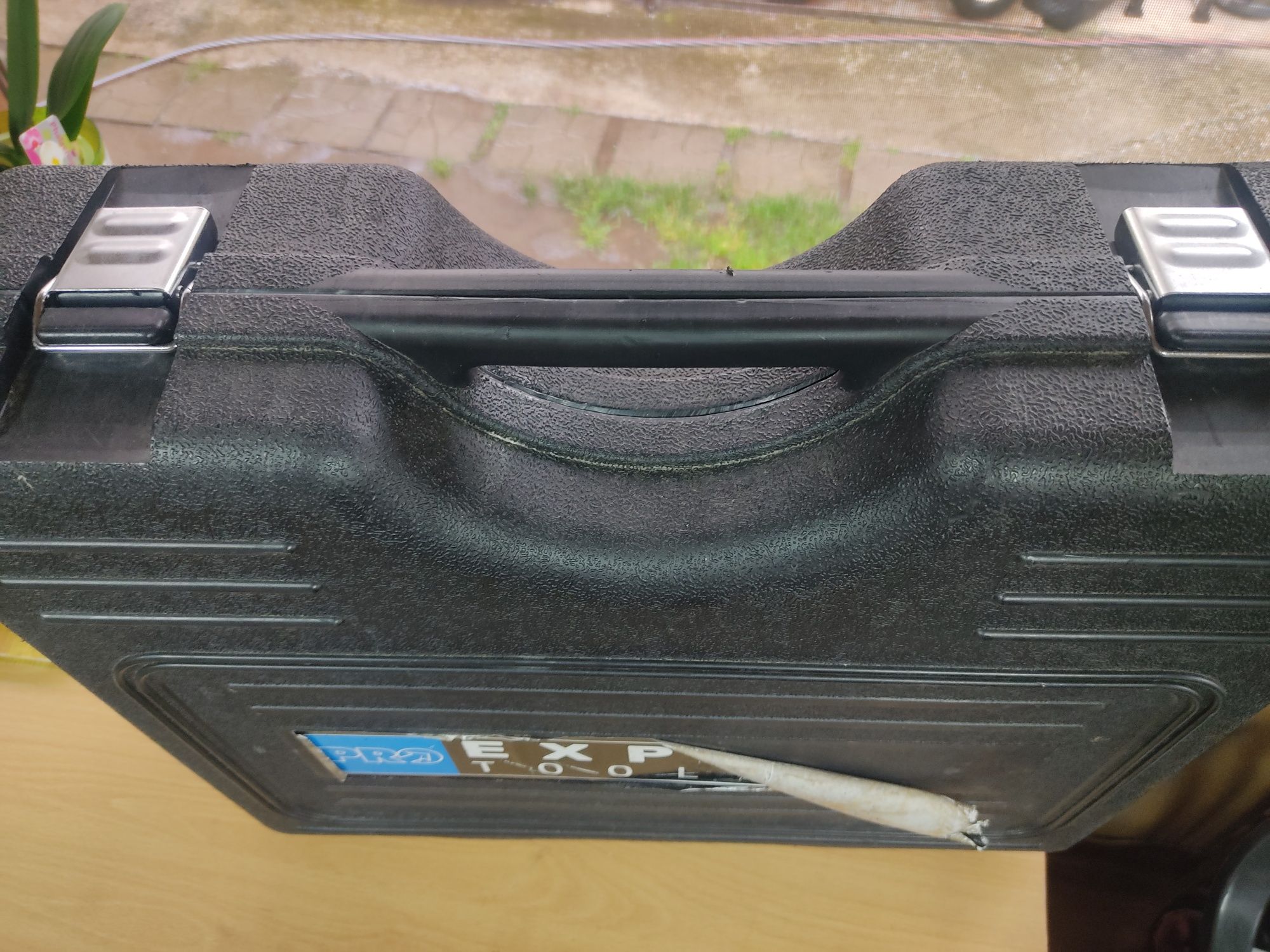 Куфар с инструменти на марката PRO
