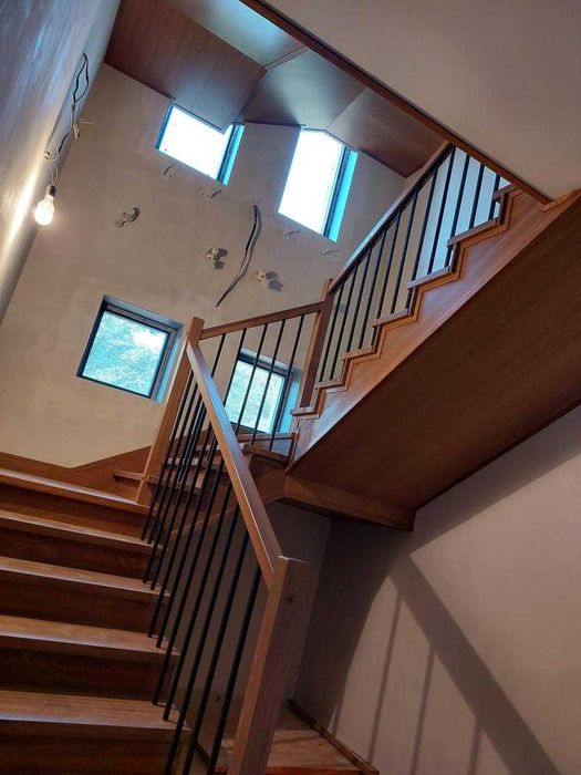 Изготовление деревянных лестниц. Только качественные материалы.