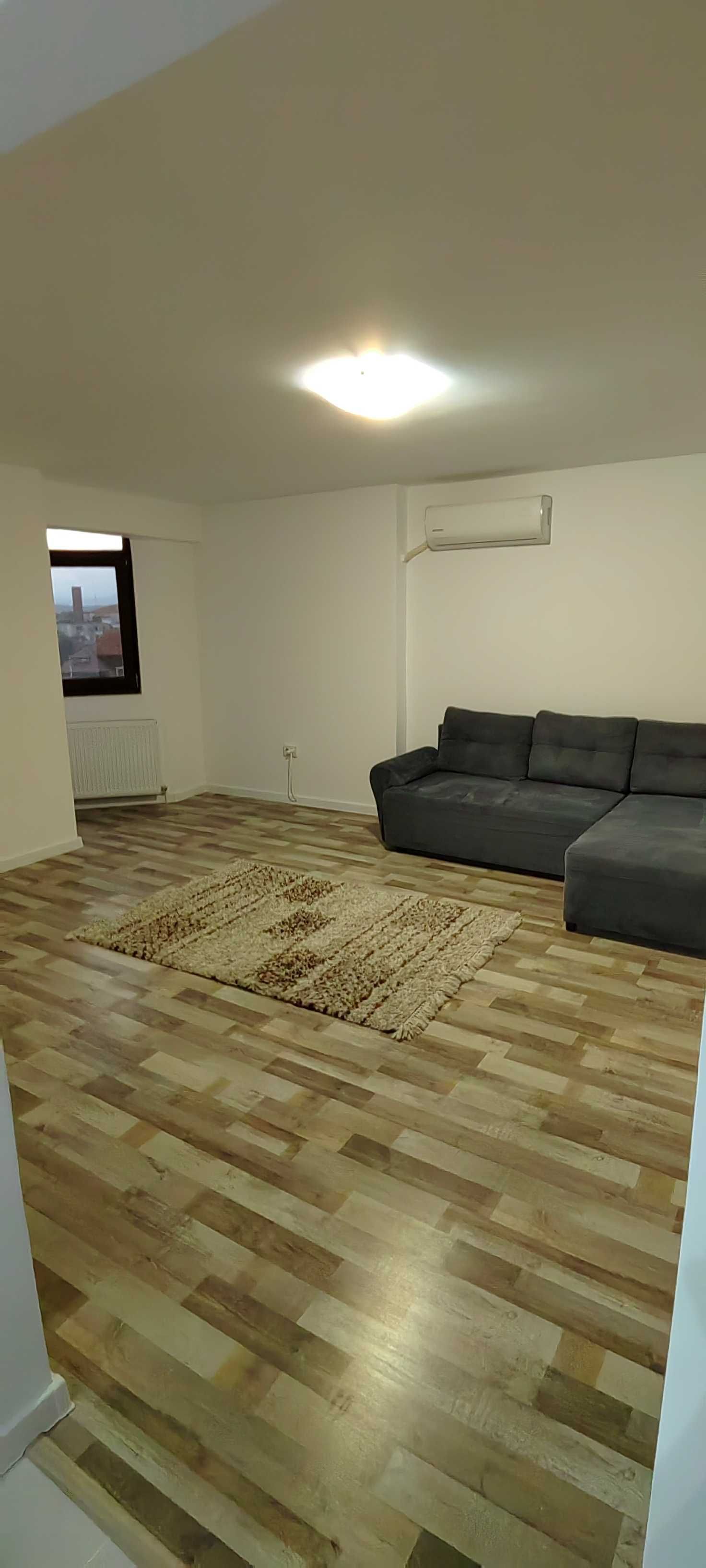 Inchiriez apartament cu 3 camere