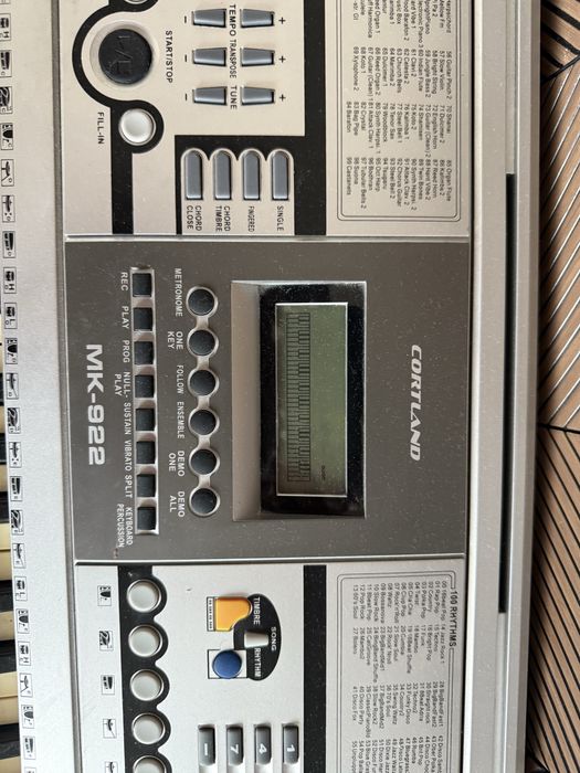 Продается синтезатор