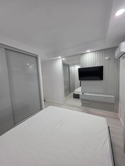 Inchiriere apartament 3 camere Cosmopolis - loc de parcare inclus