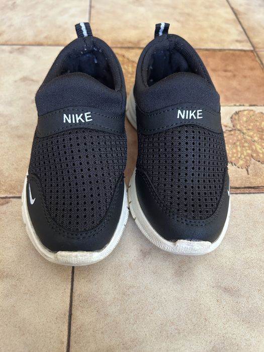 Adidasi nike baieti marimea 25