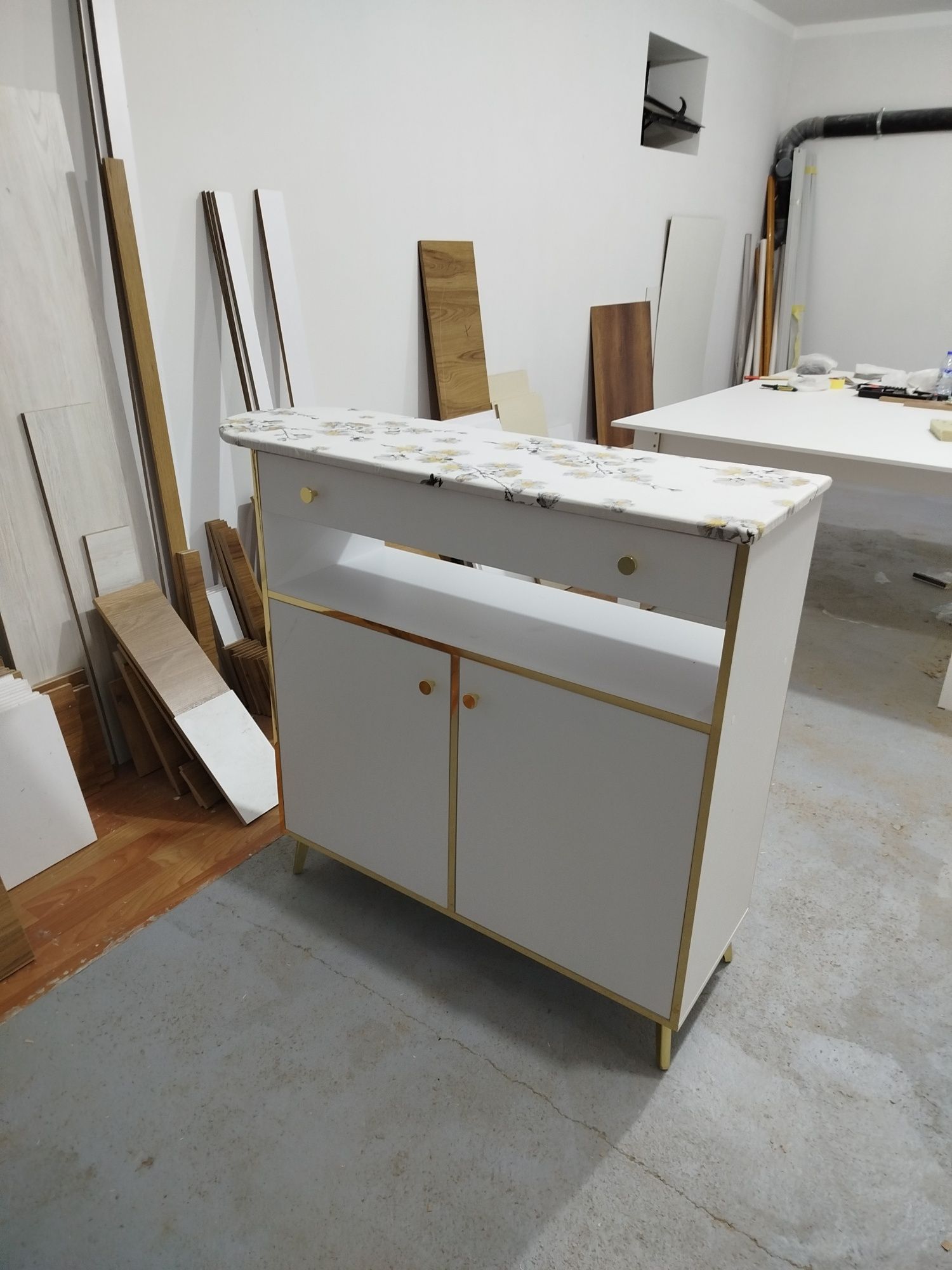 Dazmol stoli materiali MDF