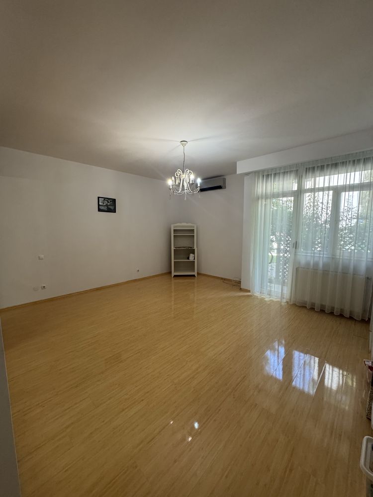 De inchiriat Apartament Erou Iancu Nicolae 300mp langa padure