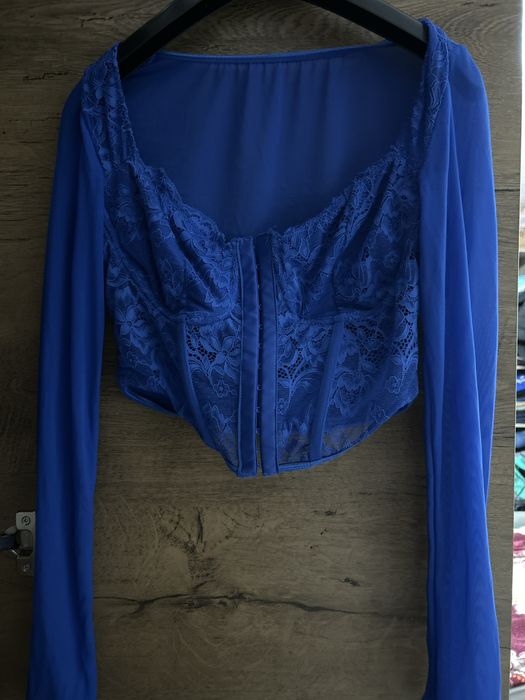 top cu corset cu dantela
