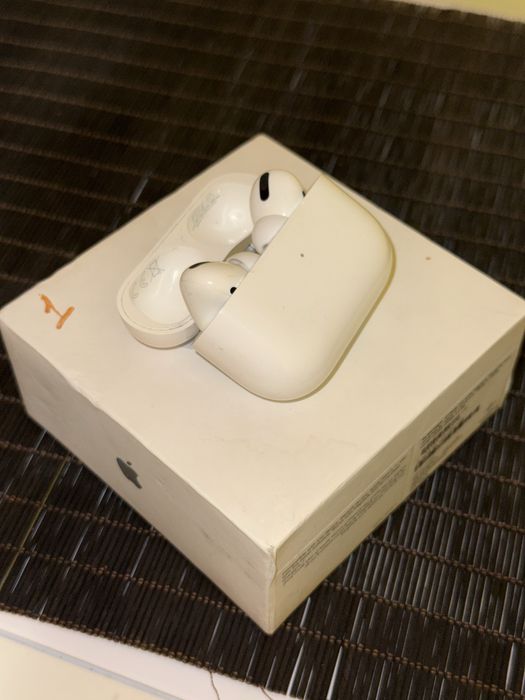 Airpods Pro первого поколения