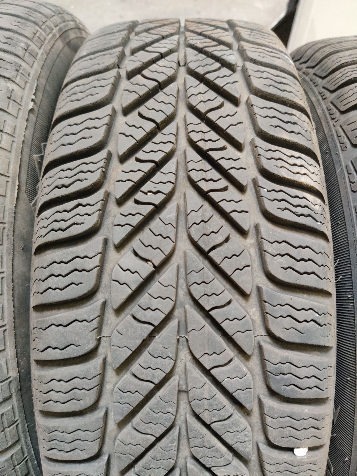 Зимни гуми 195/60/15 с джанти за Ford Mazda 4 х 108