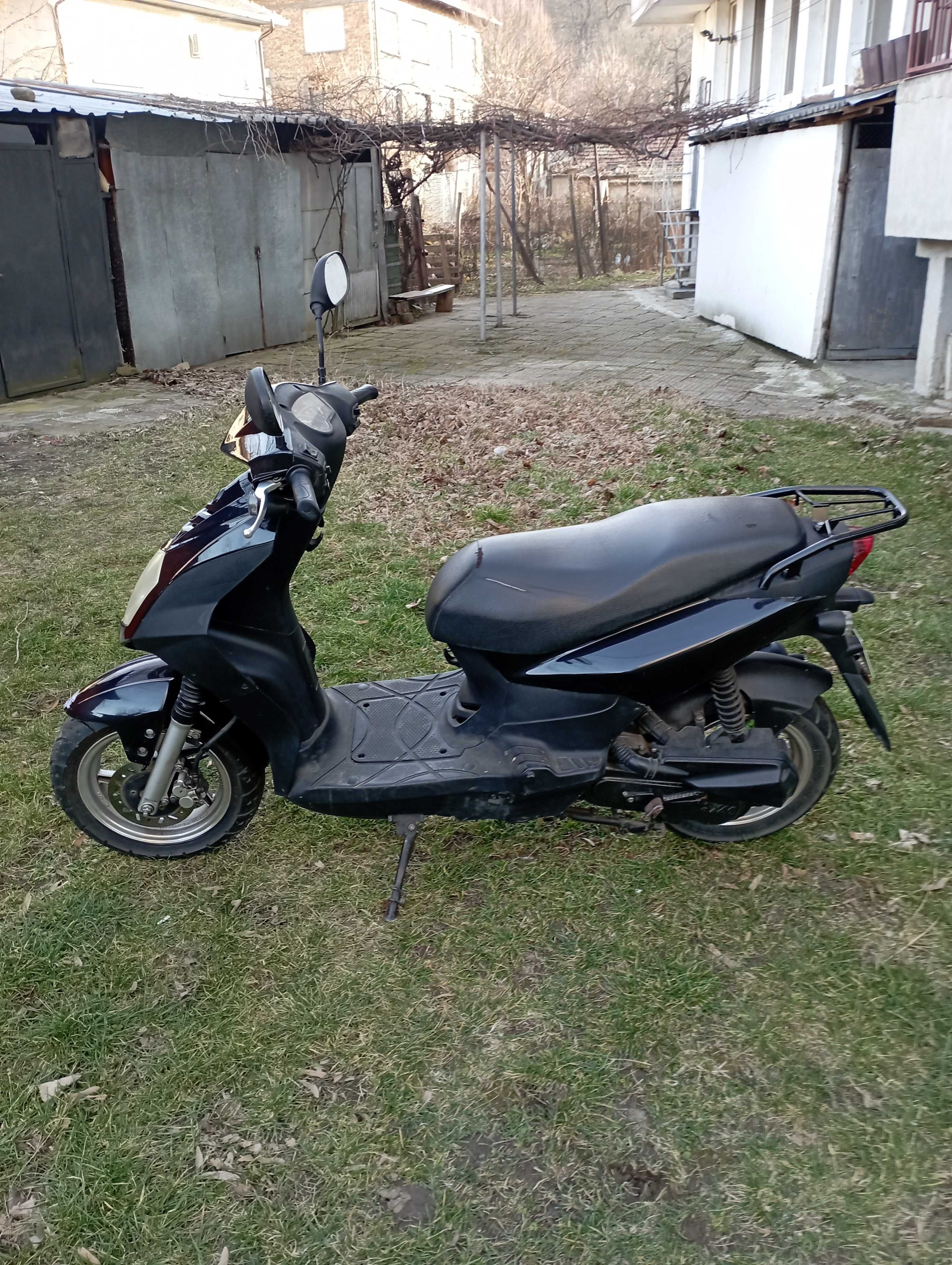 Скутер Sym  50cc четиритактов двуместен