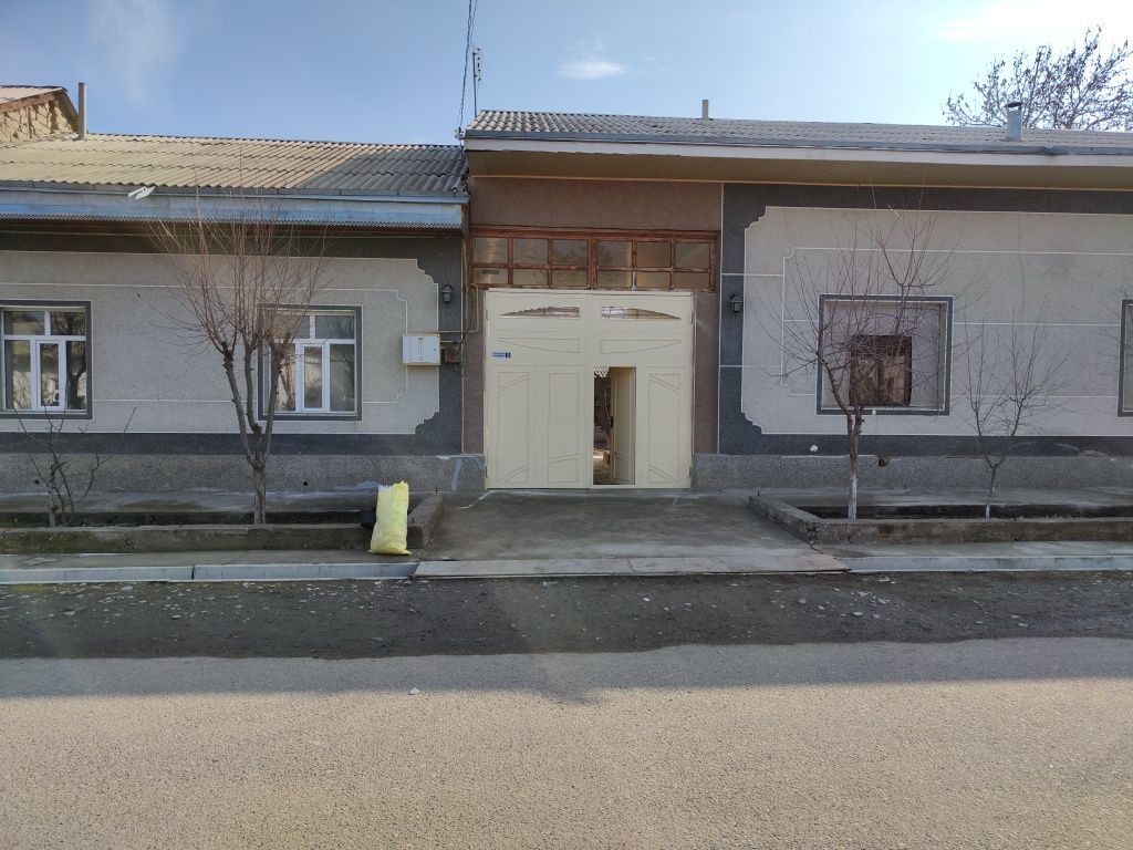 Hovli sotiladi Jomboy tuman markazida