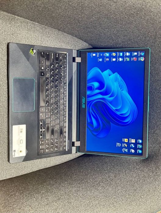 Asus X560UD ноутбук