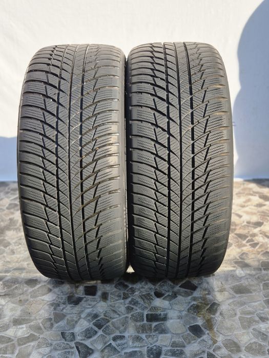 2бр 225 40 18 Bridgestone зимни RFT - 19г