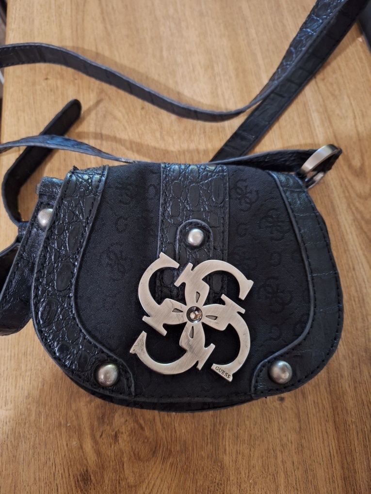 Guess оригинална чантичка