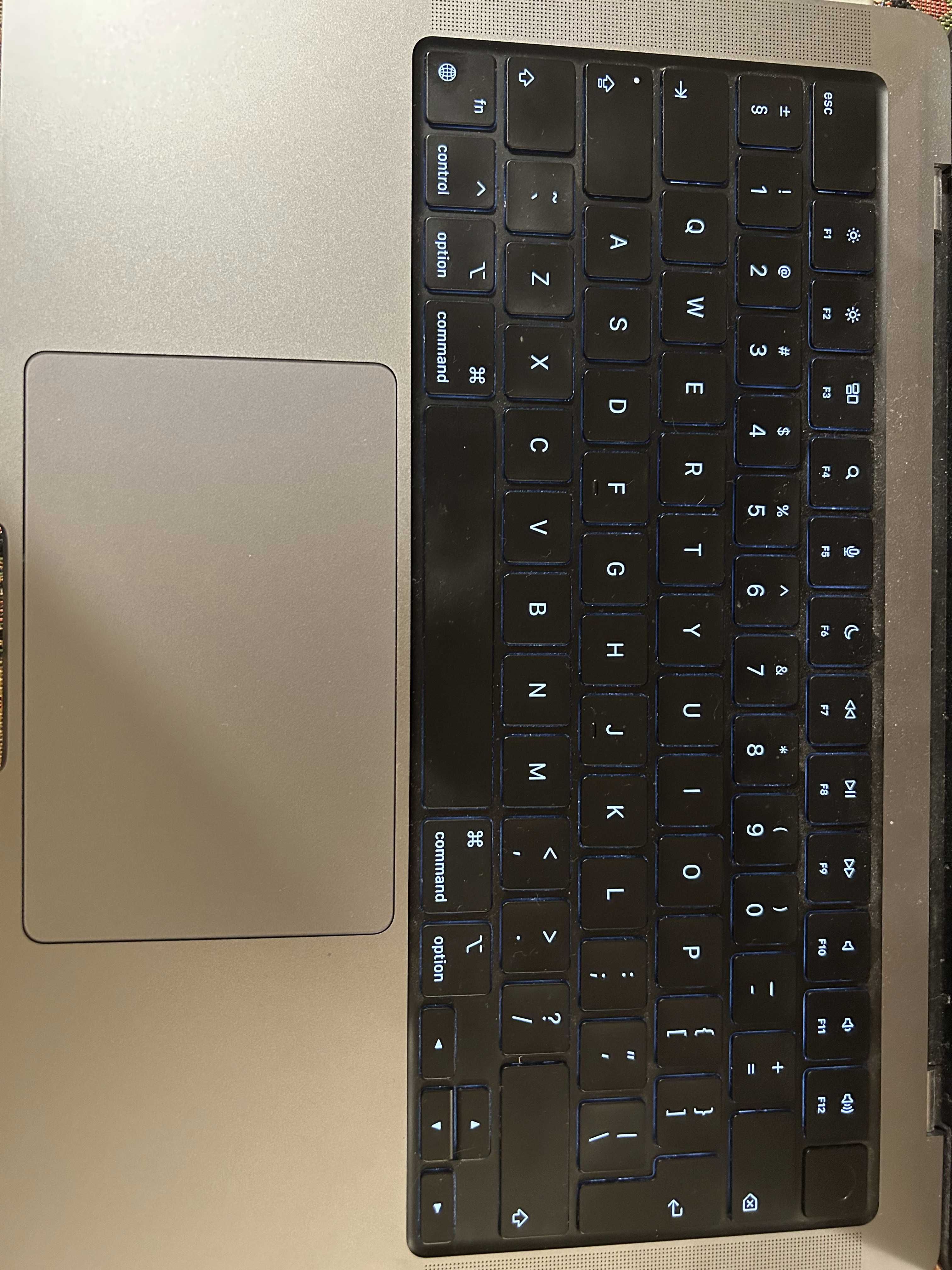 MacBook Pro 14" с чип M2 и 16GB RAM